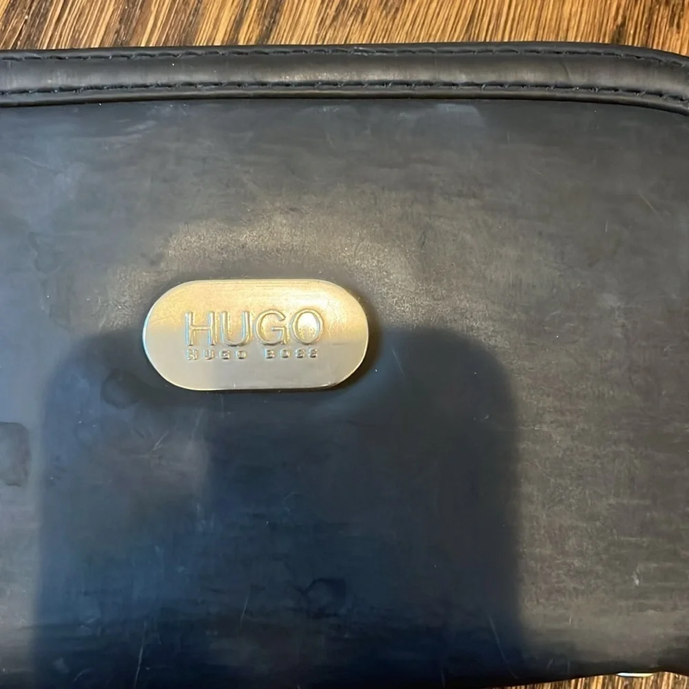 Hugo Boss Black Leather Wallet with Gold-Toned Clasp